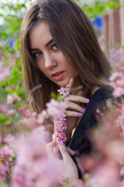 Portrait of young beautiful girl in flowers — Stock Photo, Image