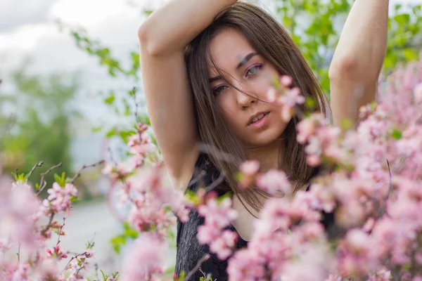 Portrait of young beautiful girl in flowers — Stock Photo, Image