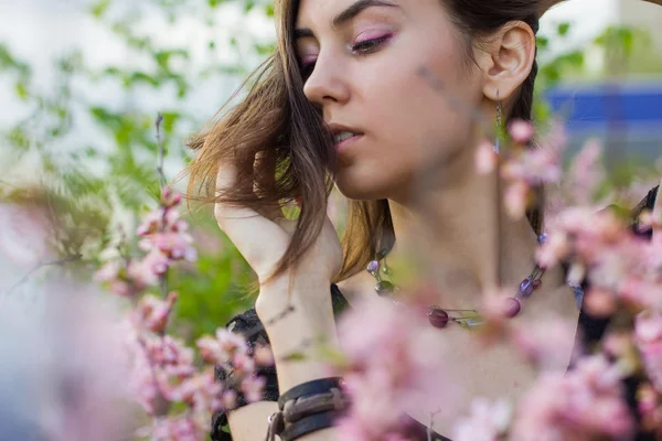 Portrait of young beautiful girl in flowers — Stock Photo, Image