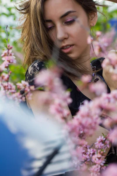 Portrait of young beautiful girl in flowers — Stock Photo, Image