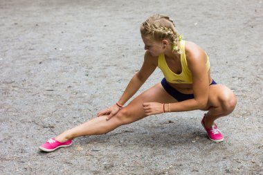güzel kız yapar bir streç spor