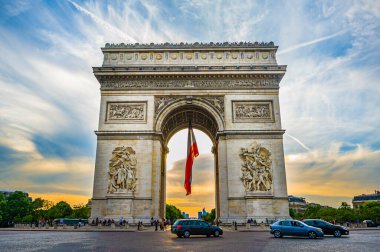 Paris dünyanın en turistik şehirlerinden biridir.