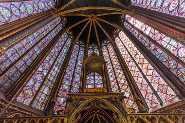 Paris dünyanın en turistik şehirlerinden biridir.