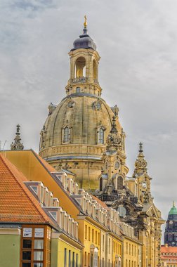 Almanya 'nın en önemli şehirlerinden biri olan Dresden sokaklarından birinin genel görünümü