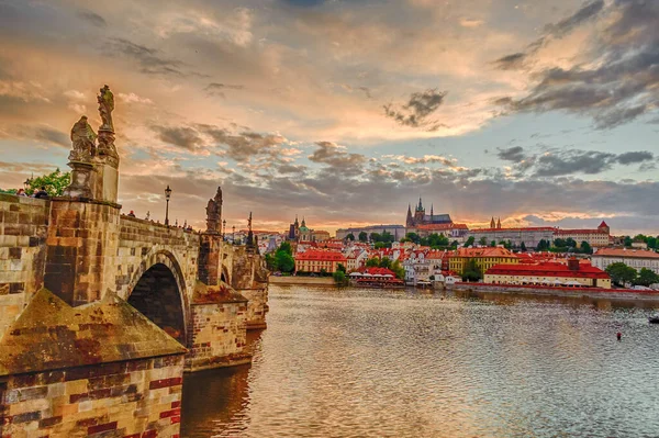 Charles Köprüsü Ile Prag Şehrinin Görüntüsü — Stok fotoğraf