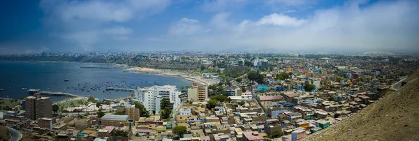 Barrancas 'tan Lima şehri panoramisi