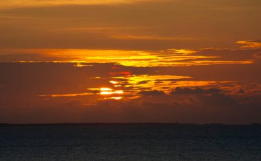 Sıcak hava dalgası sıcak güneşi. İklim değişikliği. Küresel sıcaklık.