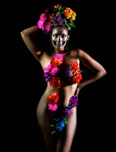 Sexi Naked Catrina Covering Her Body Flowers Dark Night — Stock Photo, Image