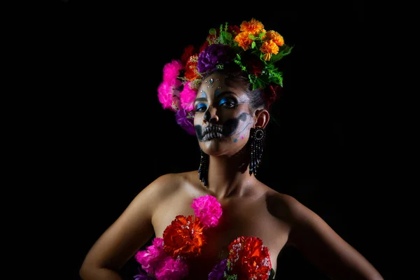 Retrato Sexi Catrina Cobrindo Seu Corpo Com Flores Escuro Noite — Fotografia de Stock