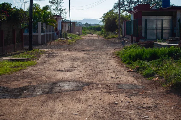 Estrada Terra Uma Cidade Rural Cuba — Fotografia de Stock