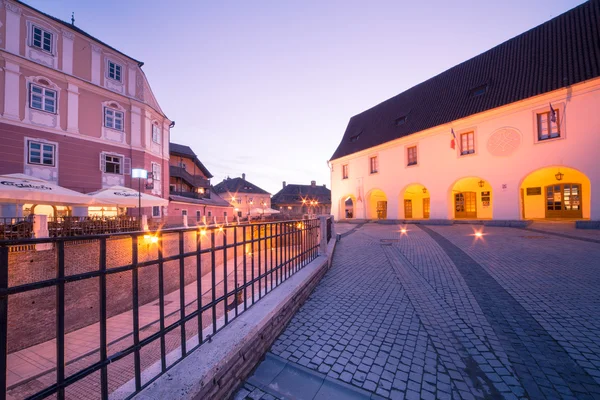 Urban scene at the blue hour — Stock Photo, Image