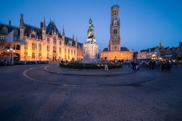 Grote Markt en het Belfort in Brugge — Stockfoto