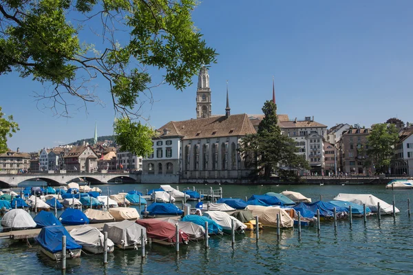 Limmat u řeky v Curychu — Stock fotografie