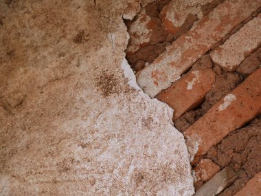 Uzun zaman önce yapılmış eski beton duvar kağıtları..