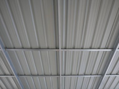 Çelik çatı yapısı tamamen galvanize edilmiş.