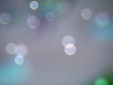 Bokeh arka planlarının farklı renkleri var, patlamış hareketler büyüleyici ve heyecan verici görünüyor..