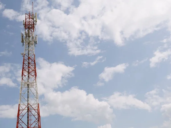 Телефонні Вежі Використовуються Передачі Сигналів Сутінках — стокове фото