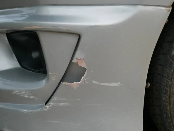 Arranhões Carro Após Acidente Danificar Pára Choques Dianteiro — Fotografia de Stock