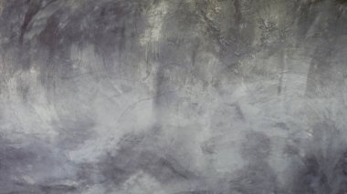 Eski beton duvar yıpranmış, yüzeyi çizilmiş, yüzeyi çizilmiş ve hasar görmüştü. Esrarengiz eski-muhafazakar bir arka plan için.