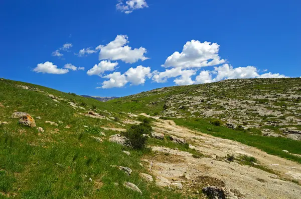 Rocky Dağları Haidarkan town yakınındaki — Stok fotoğraf