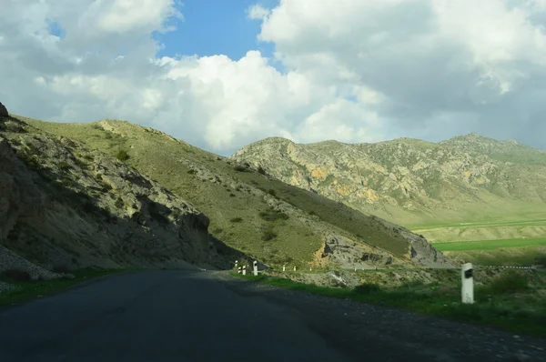 Droga do Khaidarkan — Zdjęcie stockowe