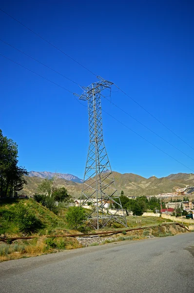 Dağlardaki elektrik hattı