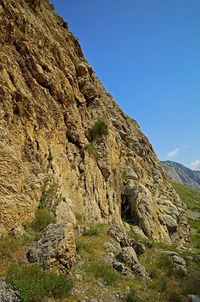 Klippiga bergen i Kirgizistan — Stockfoto