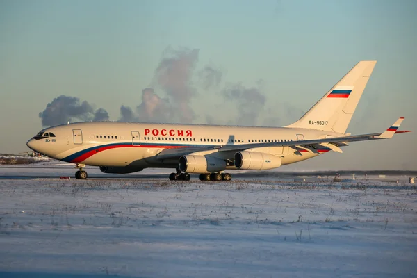 Ilyushin Il-96-300 pronto al decollo . — Foto Stock