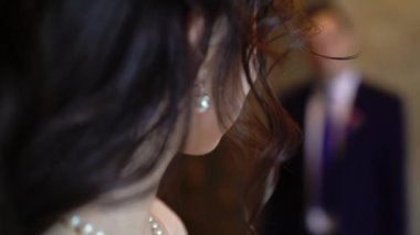 Düğün gününde gelin ve damat. Aşık romantik çift..