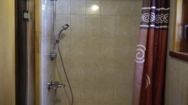 Banyoda, saunada ya da spada duş al.