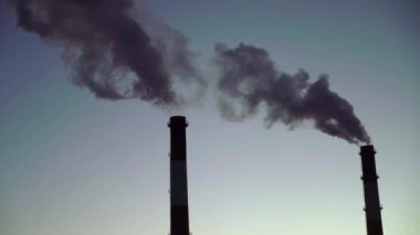 Sanayi - Gün batımında boru fabrikası, dumanla kirlilik