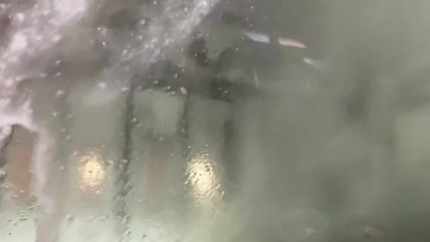 Lavage automatique de voiture, vue de l'intérieur de la voiture — Video