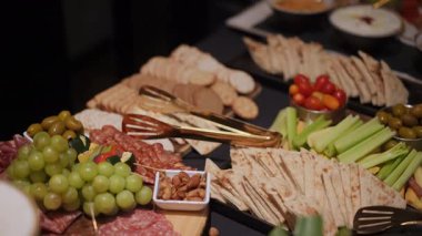 Etkinlik Kraker, Üzüm, Domates, Kereviz, Fındık, Ceviz, Pirinç Kaseler, Huysuz, Çevresel Hafif Etler.