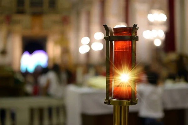 Vela Votiva Encendida Dentro Una Iglesia Que Representa Luz Divina — Foto de Stock