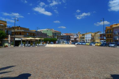 Bir köyün çeşme ile büyük kare