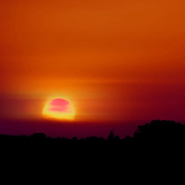 Belo pôr-do-sol vermelho — Fotografia de Stock