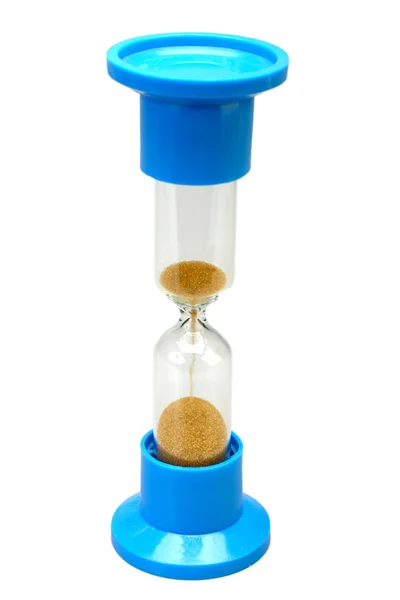 Beyaz zemin üzerinde mavi plastik tıbbi kum saati
