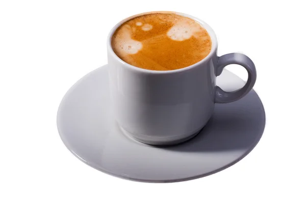 Beyaz arka planda bir fincan kahve.