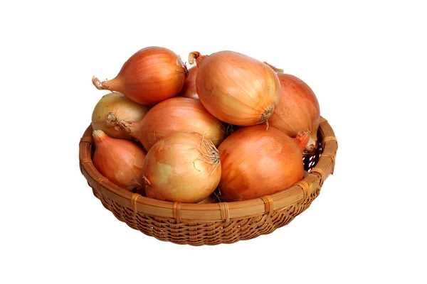 Sepet içinde çiğ soğan
