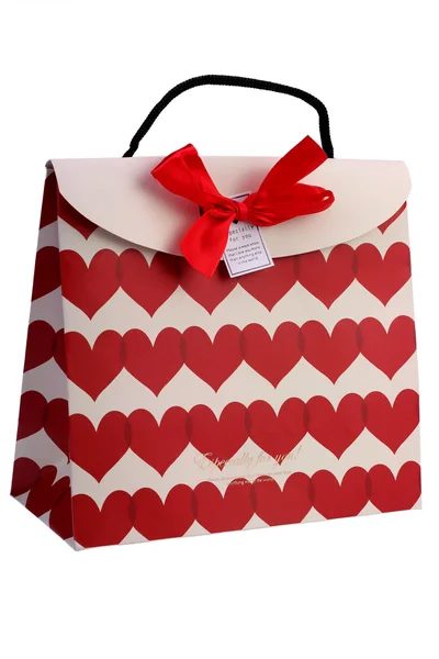 Beyaz izole kahverengi geri dönüştürülmüş kağıt sarılı hediye paketleri