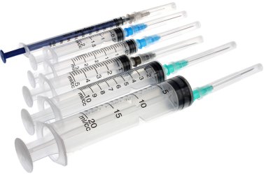 Steril şırınga beyaz kırpma yolu ile izole