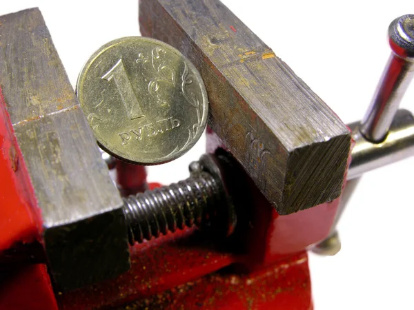 Beyaz kırpma yolu ile izole baskı altında bir Rublesi