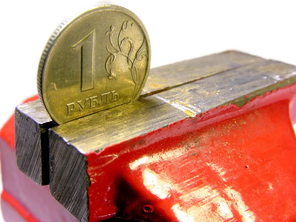 Beyaz kırpma yolu ile izole baskı altında bir Rublesi