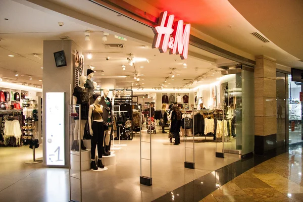 Loja de moda HM no shopping Moscow City . — Fotografia de Stock