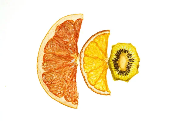 Gedroogde Vruchtenchips Een Transparante Witte Achtergrond Grapefruit Sinaasappel Kiwi Tropische — Stockfoto