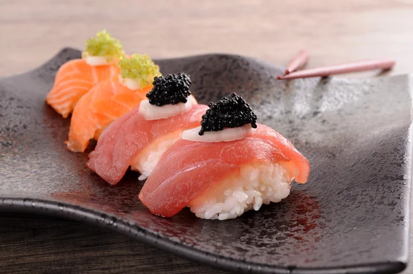 Tuna and salmon sushi — Stock Photo, Image
