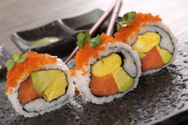 suşi california roll