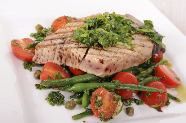 Grilled tuna steak with bean and tomato salad