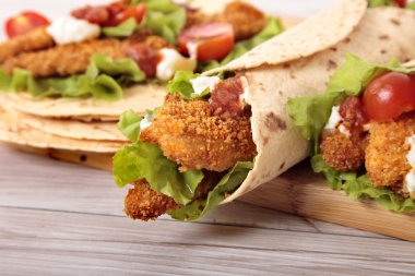 Tavuk fajita tortilla ile