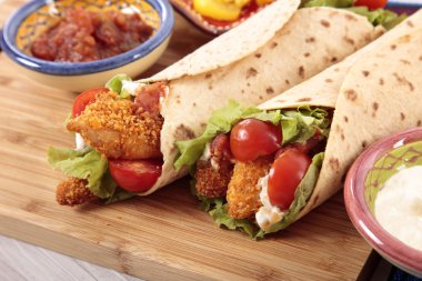Tavuk fajita tortilla ile